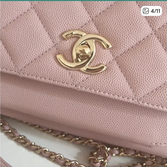 Chanel Blush Pink Quilted Shoulder Bag - Picture 4 of 11